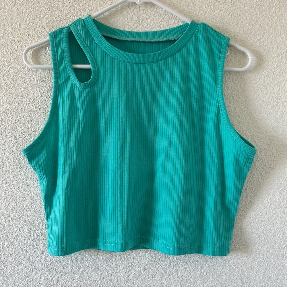 Women’s Cropped Sleeveless Top Large Cutout Neck Pullover Sporty Casual